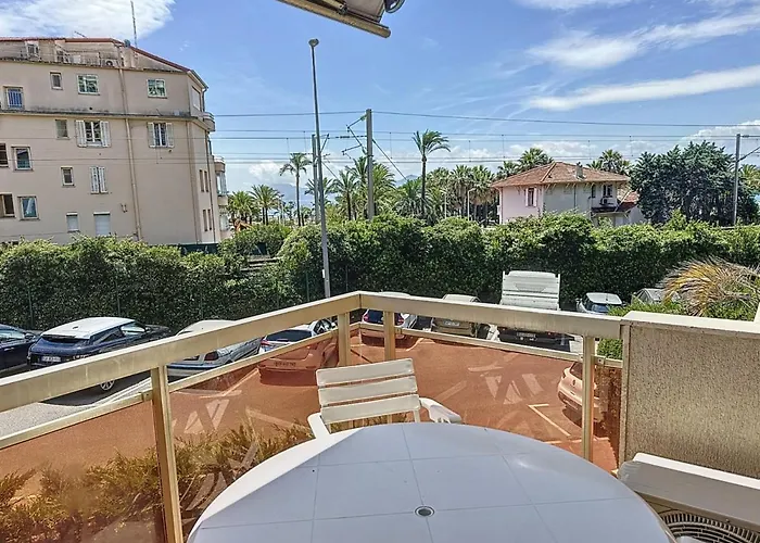2 Bedroom Apartment With Parking 3 Mins From La Croisette Beach